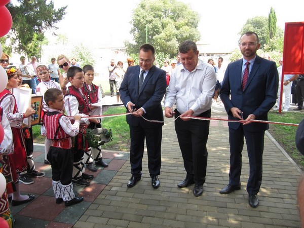Откриха модерните детски площадки в община Камено, финансирани от Нефтена компания ”ЛУКОЙЛ”