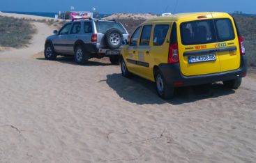 Такси гази дюните на Южния плаж в Приморско