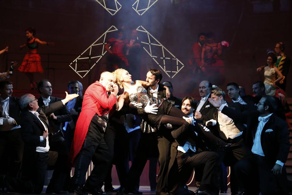 Летният театър се превръща в кабаре за премиерата на „Любов и смърт в „Мулен Руж”