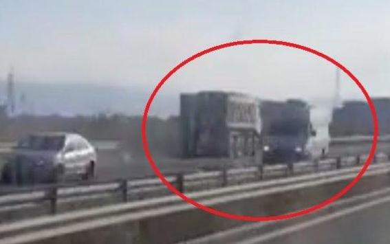 Камион кара в насрещното на магистралата (ВИДЕО)