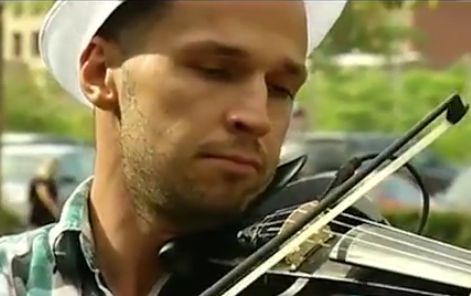 Български цигулар покори САЩ с духа си, Свет свири часове след мозъчна операция