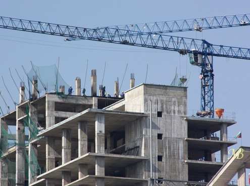 Преглед на регионалния печат: Около 1000 апартамента се строят в Бургас
