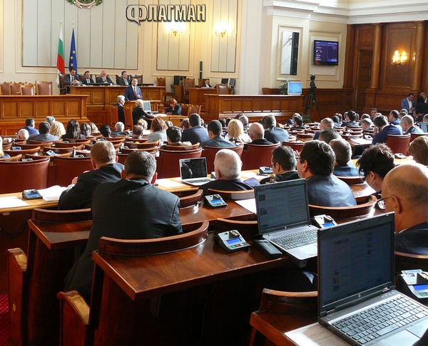 ДПС бойкотира парламента заради законопроект на Патриотичния фронт