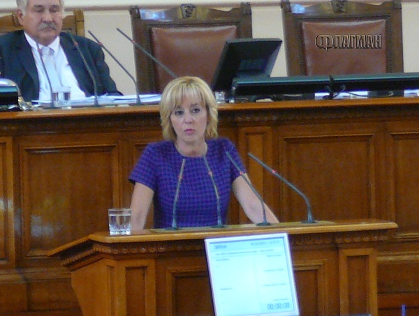 Мая Манолова се завърна в парламента: Признавам си – липсва ми залата, микрофонът, трибуната!