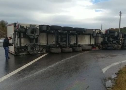 Катастрофа с камион затапи АМ „Тракия“