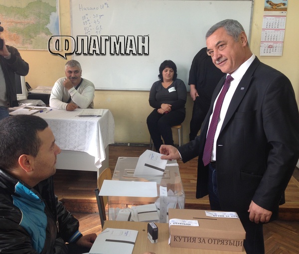 Лидерът на НФСБ Валери Симеонов: Гласувам за президент, който да изкара българина от пътуването през пустинята на отчаянието