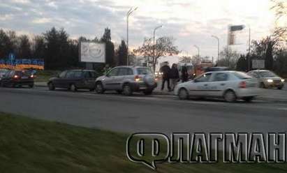 Пловдивски Фолксваген предизвика катастрофа до УМБАЛ Бургас и избяга