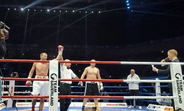 Блестящ дебют на Тервел Пулев в професионалния бокс: Нокаутира Томислав Рудан в 3-ия рунд