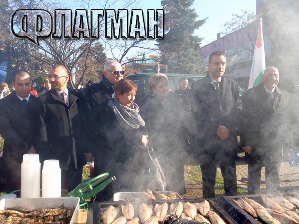 Политици заровиха томахавките и застанаха рамо до рамо за празника на Бургас (СНИМКИ)