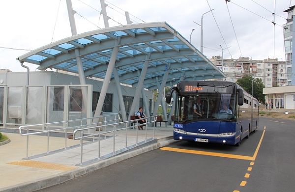 Нови автобусни спирки улесняват придвижването на ученици и работещи