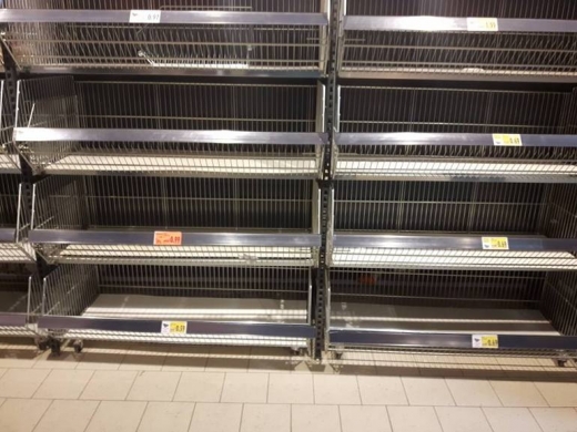 Гледка от Северна Корея? Хлябът в Шумен свърши още вчера, днес магазините отвориха с празни рафтове