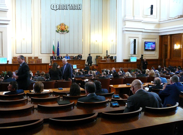 И пленарната зала отхвърли проекторешението на ГЕРБ за референдума