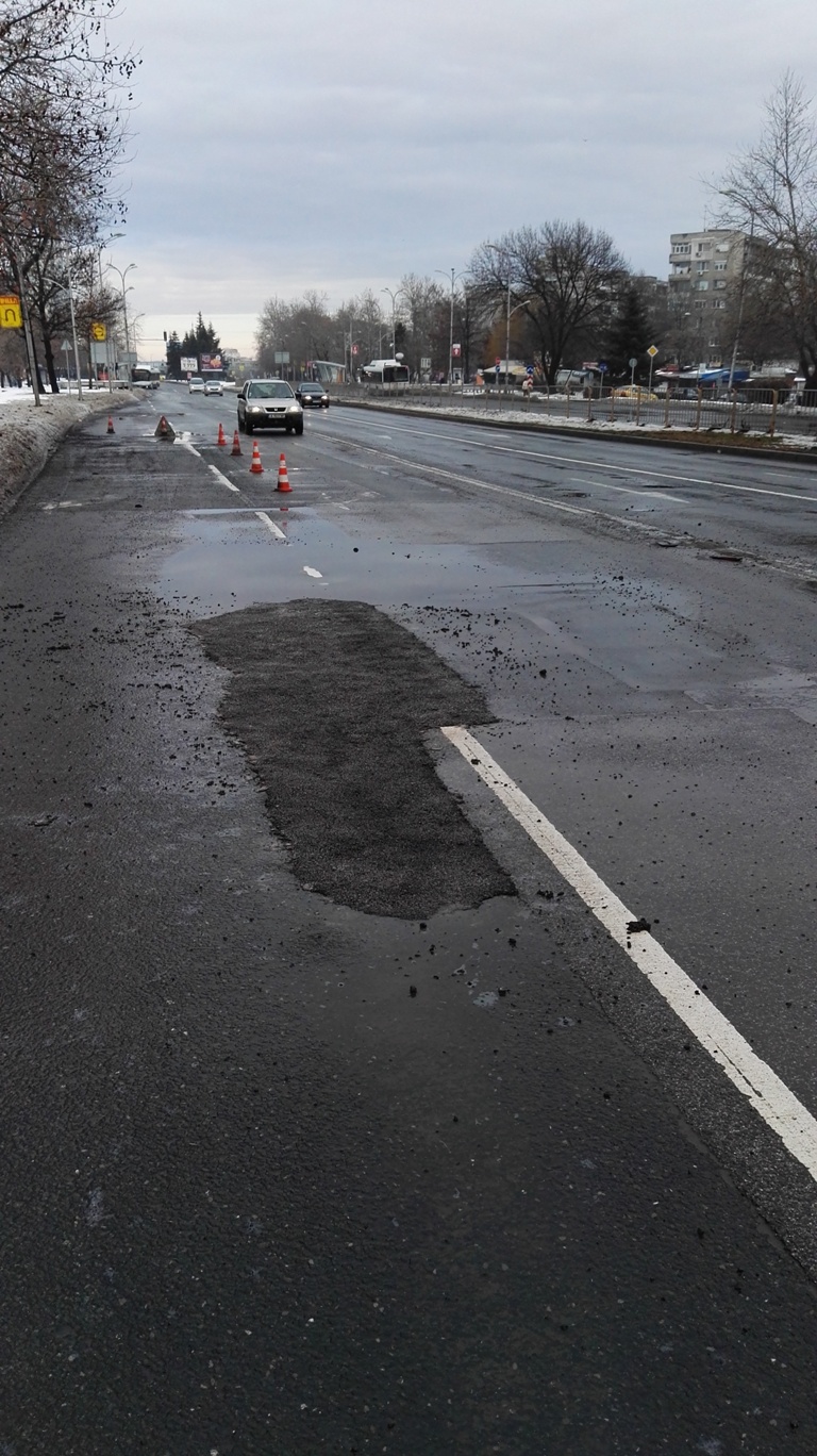 Вдигнаха на крак поддържащите фирми да кърпят ударно дупките по пътищата в Бургас
