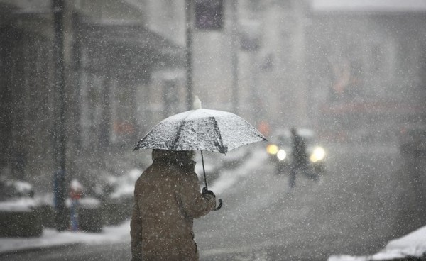 Нова порция сняг и силен вятър днес, в Бургас е обявен жълт код за опасно време