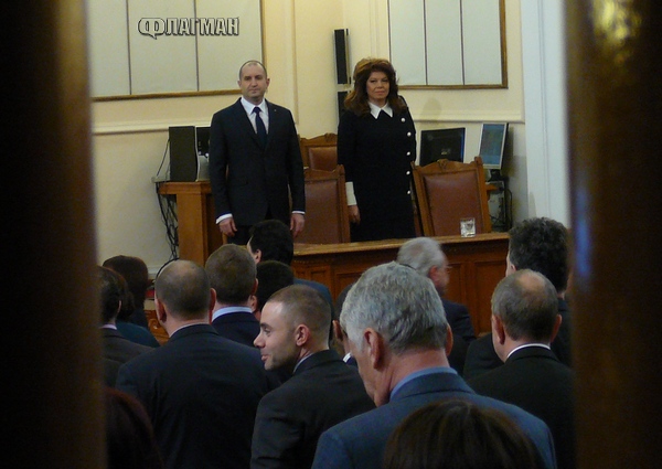 Президентът Румен Радев и вицето му Илияна Йотова се заклеха пред Народното събрание