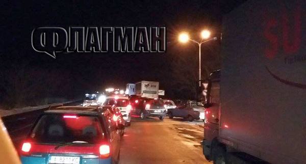 Кошмар: Стотици блокирани в километрична опашка на пътя Бургас-Айтос (СНИМКА)