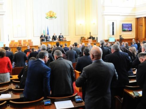 Гласуват декларация за приемственост между 43-тото и 44-тото Народно събрание