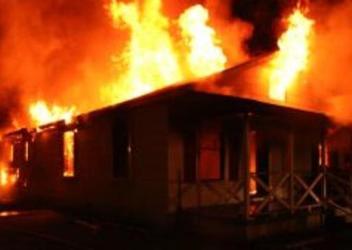 Огнен ад край Айтос! Жена загина при пожар в къщата си