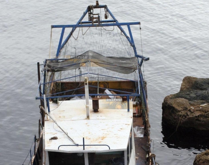 Погребаха служебно трупа от морето край Тюленово, ДНК ще доказва на кого е