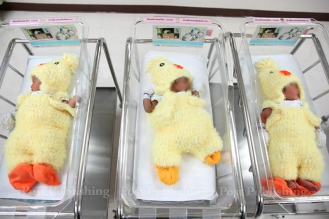 Болница облича новородените като пилета