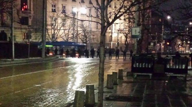 Пред ректората почерня от жандармерия! Пазят парламента от безредици след спрения "Луков марш"