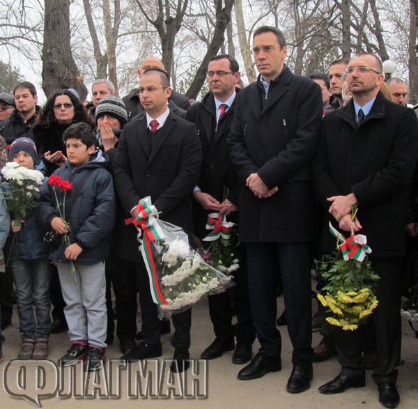 Бургас почете паметта на Апостола на Свободата (ВИДЕО/СНИМКИ)
