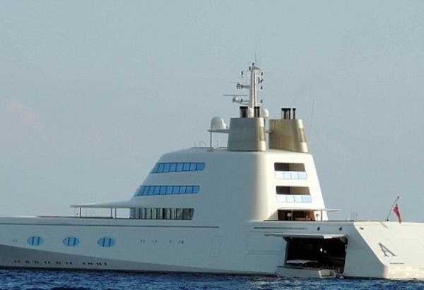Конфискуваха най-голямата в света частна яхта, собственост на руски олигарх