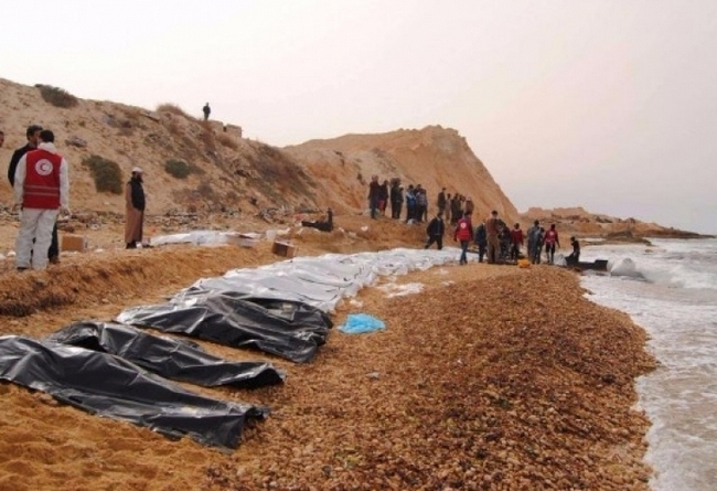 Ужасяващо! 74 трупа изплуваха на плаж в Либия