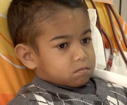 Приемат 9-годишният Байрям в правителствената болница