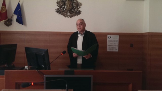 Наказват съдията, дал тогата си на стажант юриста Владимир Кузов