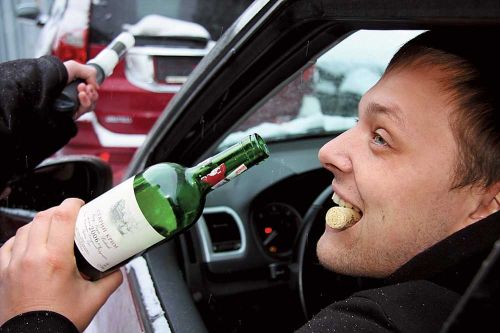 Пиян до смърт мъж се размаза в паркиран автомобил в Айтос