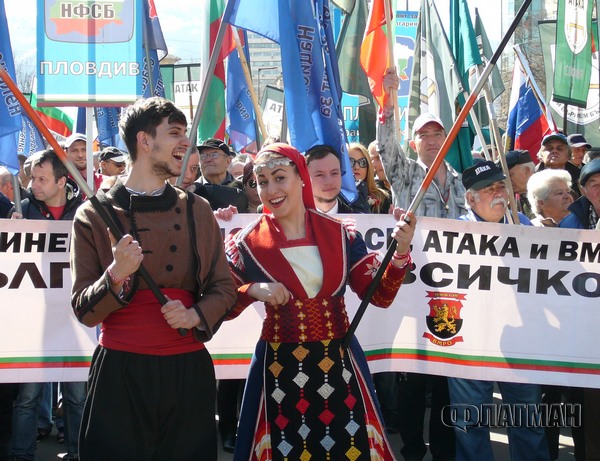 „Обединени патриоти” отпразнуваха 3 март с шествие, благодариха на Русия и разкритикуваха Европа (СНИМКИ)