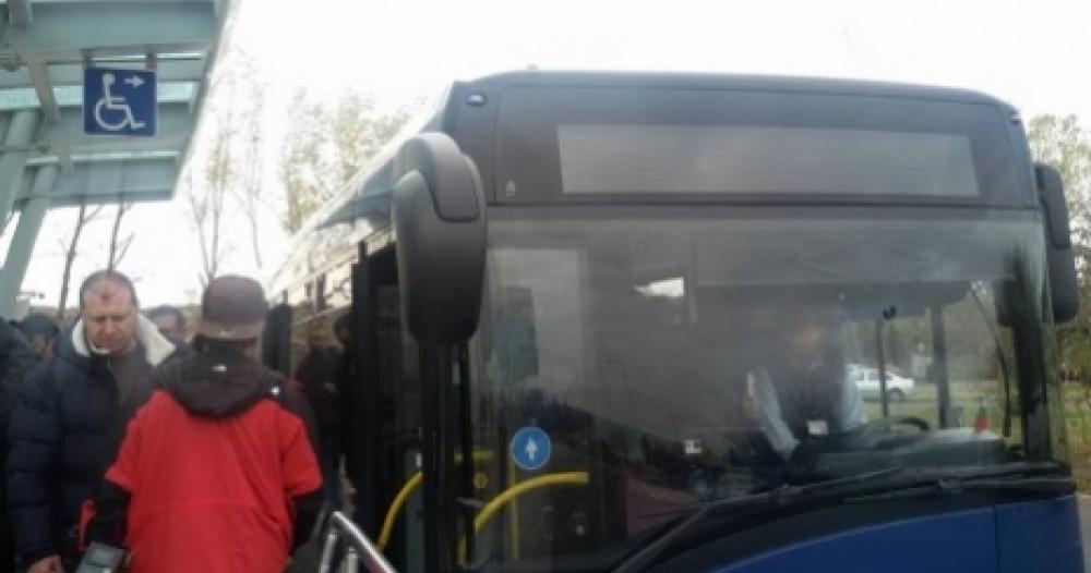 Пътници алармират: Дъжд вали в автобуса Маринка – Бургас (ВИДЕО)