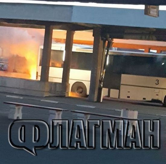 На косъм от трагедия! Изгорелият автобус пламнал минути преди да се напълни с деца