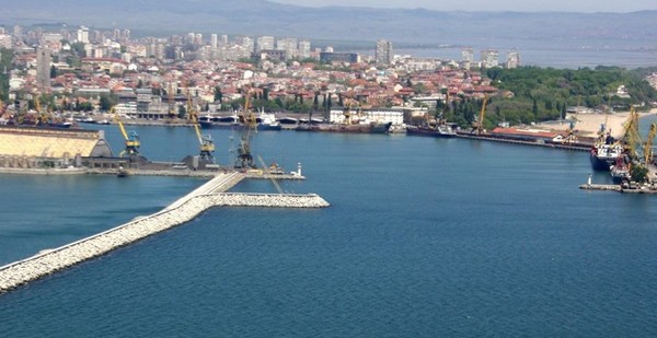 Удълбочават шест пристанища в Бургаския залив, археолози дебнат за находки по морското дъно