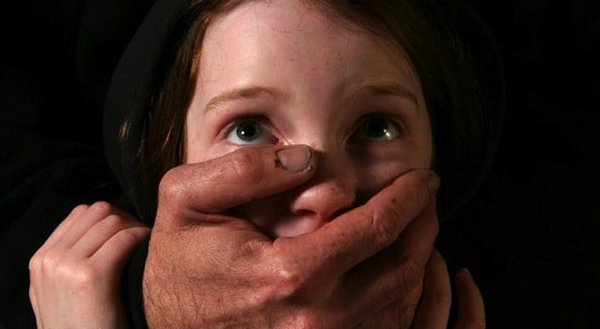 Потресаващо! 73-годишен педофил изнасили 13-годишно момиченце