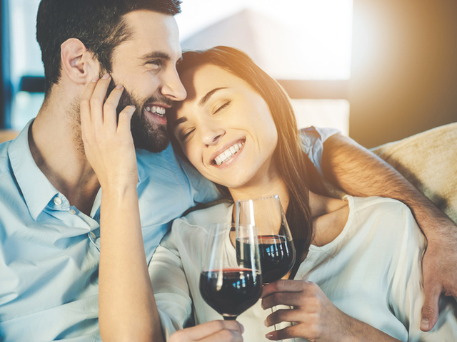 Двойките, които пият заедно, са по-щастливи