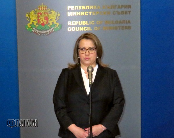 Деница Златева пред „Флагман”: Мандатът ми приключва със служебното правителство, аз съм в ръководството на БСП