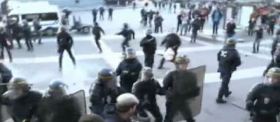 Соросоиди протестират в Париж заради Льо Пен, Фийон и Амон подкрепиха Макрон