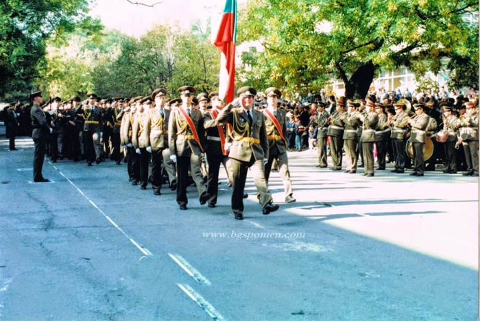 Уникално видео! Вижте военния парад на българската армия през 1981 година
