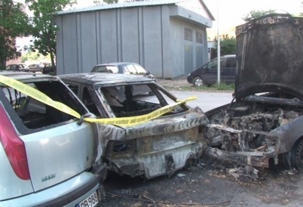 Три коли изгоряха като факла, предполага се, че палежът е умишлен