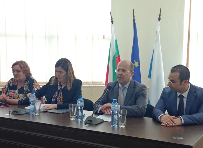 Министърът на туризма Николина Ангелкова се срещна с туристическия бранш в Приморско