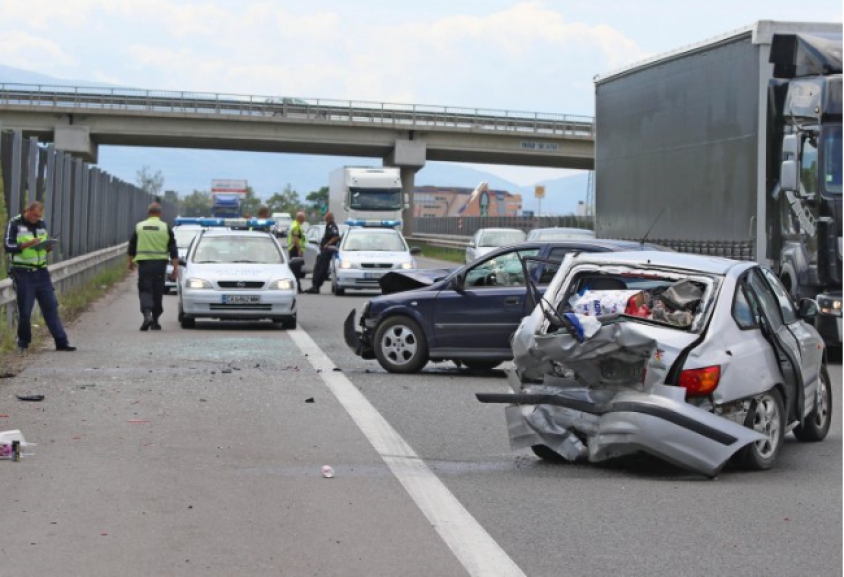 Катастрофа затруднява трафика по автомагистрала "Хемус" на изхода на София
