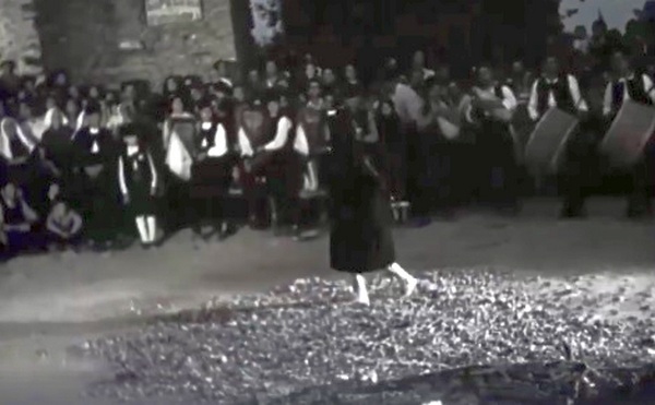 Вижте уникално ВИДЕО от танца в огъня на последната нестинарка в с. Българи баба Злата