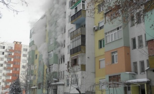Работник запали новострояща се сграда в бургаския ж.к. „Славейков”, няма пострадали