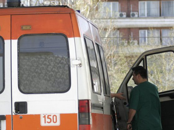 Първо във Флагман.бг! Пиян пациент преби брутално охраната и лекари на Спешното в МБАЛ "Бургасмед" (ОБНОВЕНА)
