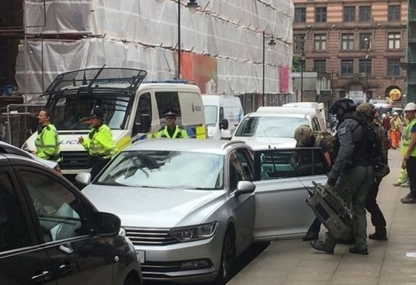 Пак паника в Манчестър: Спецакция в сърцето на града, евакуираха цяла сграда!