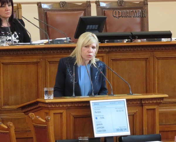 Новата депутатка Диана Саватева с дебют от парламентарната трибуна - пита за МВР-Бургас