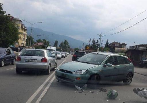 Жестока катастрофа с моторист в София