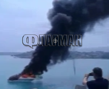 Извънредно! Луксозна лодка изгоря като факла на Пристанището в Царево(ВИДЕО)